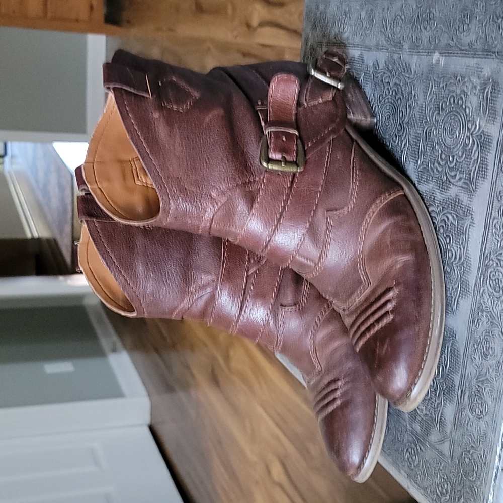 Vintage America Nine West Leather moto buckle booties Size 9.5 "Vawelspent"